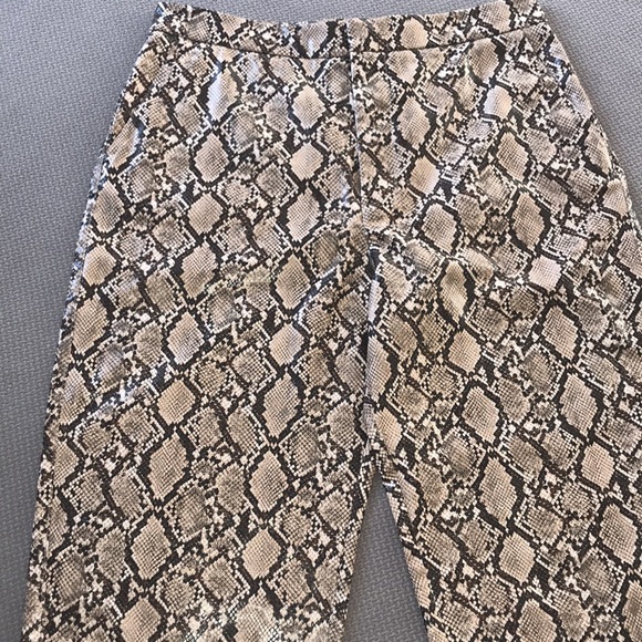 𝗡𝗪𝗧 𝗭𝗮𝗿𝗮 • Snake Print Trousers - Picture 12 of 17